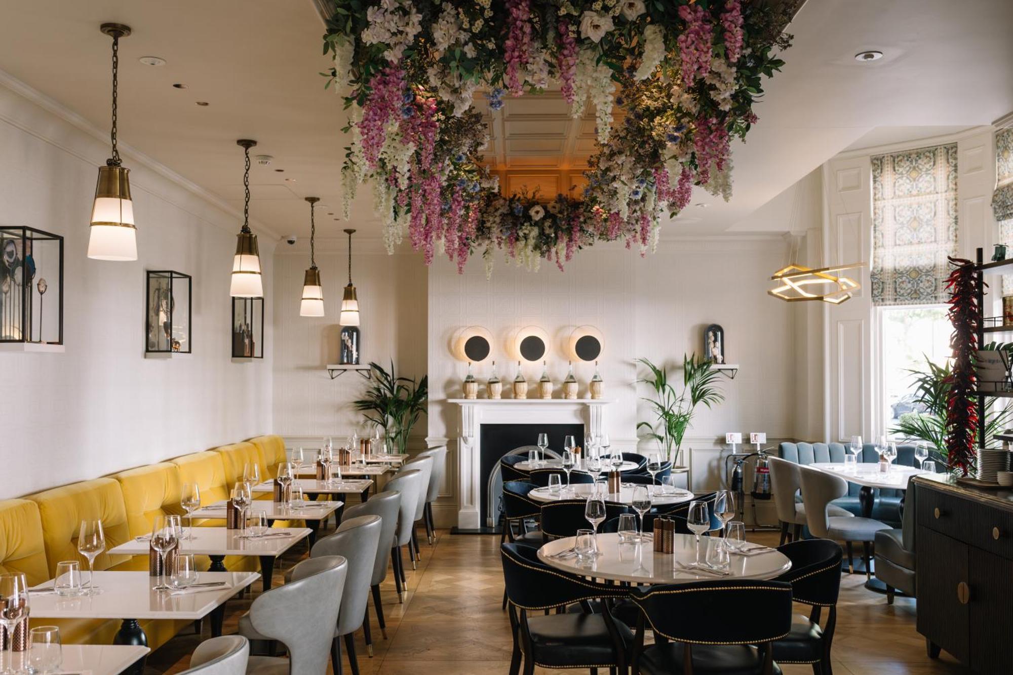 100 Queen's Gate London, Curio Collection By Hilton Londen