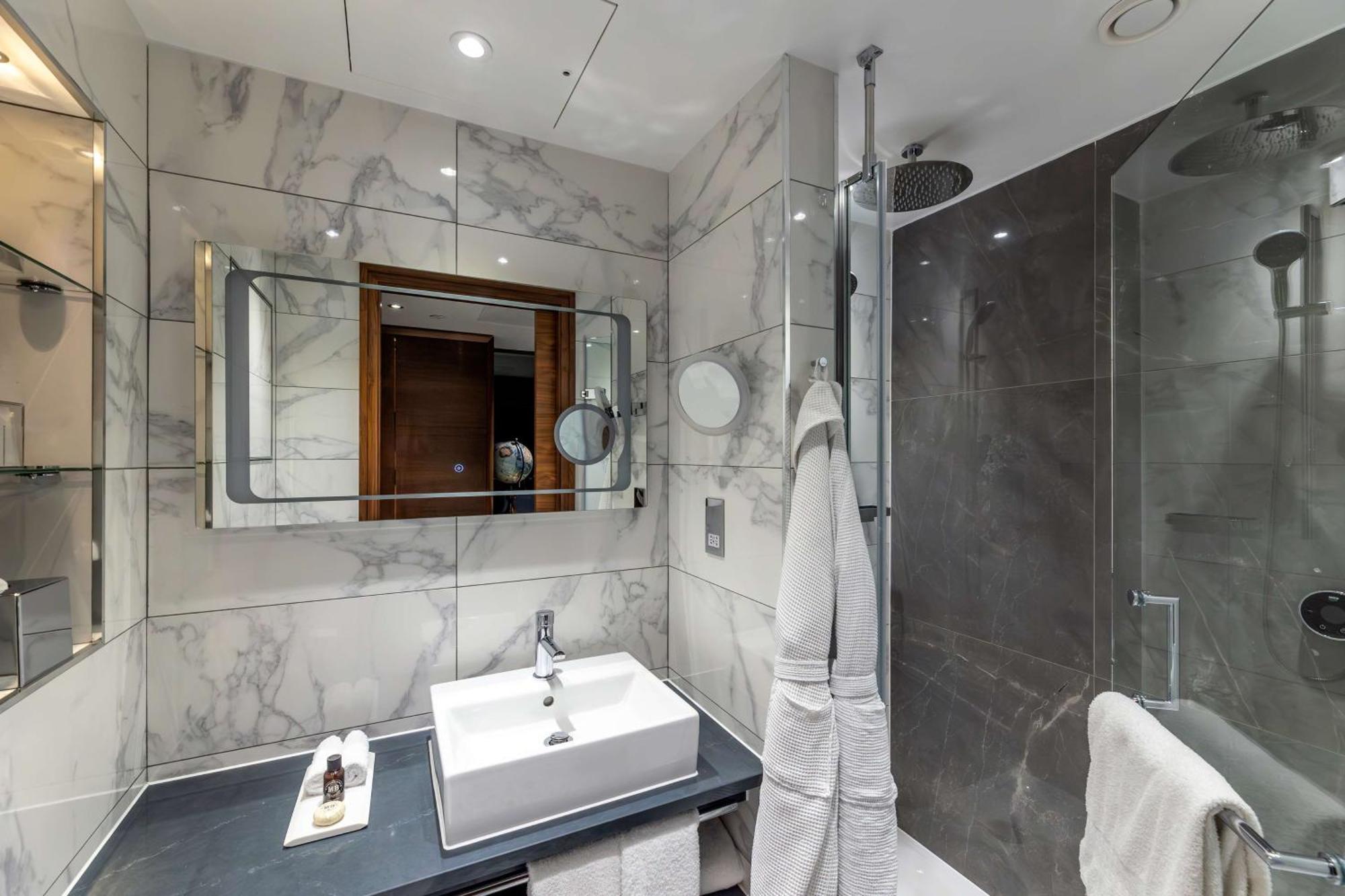 100 Queen's Gate London, Curio Collection By Hilton 5* Londen